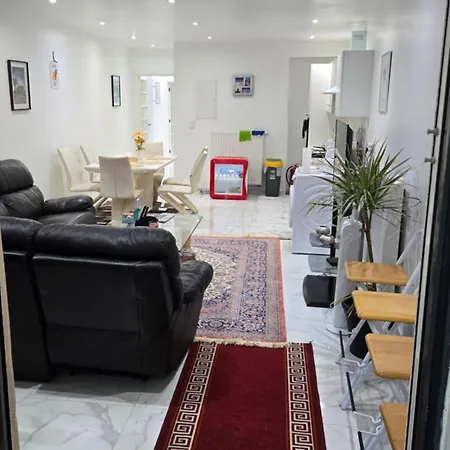 Tahiri House 64 F1 Charleroi