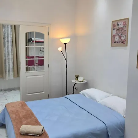 Tahiri House 64 F1 * 샤를루아