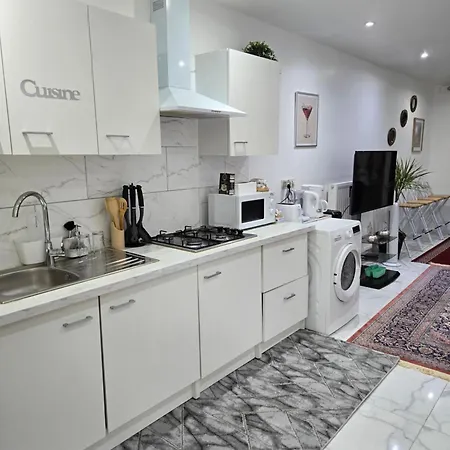 Tahiri House 64 F1 *